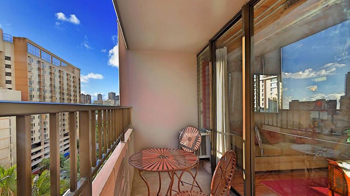 Waikiki Condo | HEART OF WAIKIKI 1 BR CRN, NOT A STUDIO, FREE PKG NO RESORT FEE BEACH ITEMS
