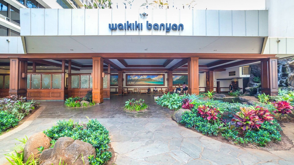 Waikiki Apartment | High Floor Mountain View with 2 Double Beds and Parking