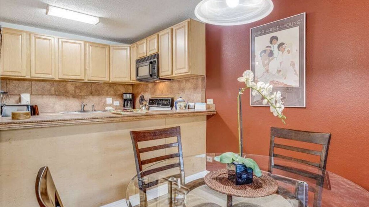 Kihei Condo | High Upgrades w/Lanai to Lawn, Washer/Dryer, WiFi, Modern Kitchen–Kamaole Sands 7110