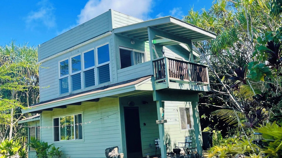 Waa Waa House | Hikina Shore Getaway. nA Coastal+Jungle Stay