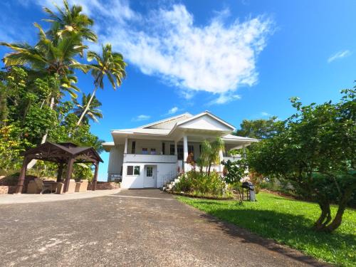 Hilo Bed & Breakfast | Hilo Bay Oceanfront Bed and Breakfast