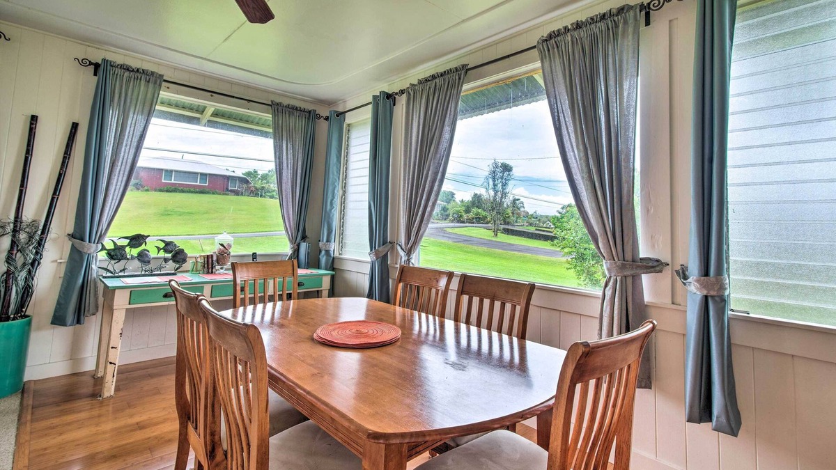 Hilo Cottage | Hilo Home Base - 3 Miles to State Park & Beach!