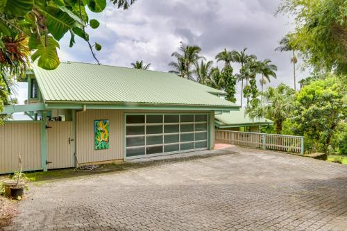 Hilo House | Hilo Home w/Private Deck + Stunning Ocean Views!