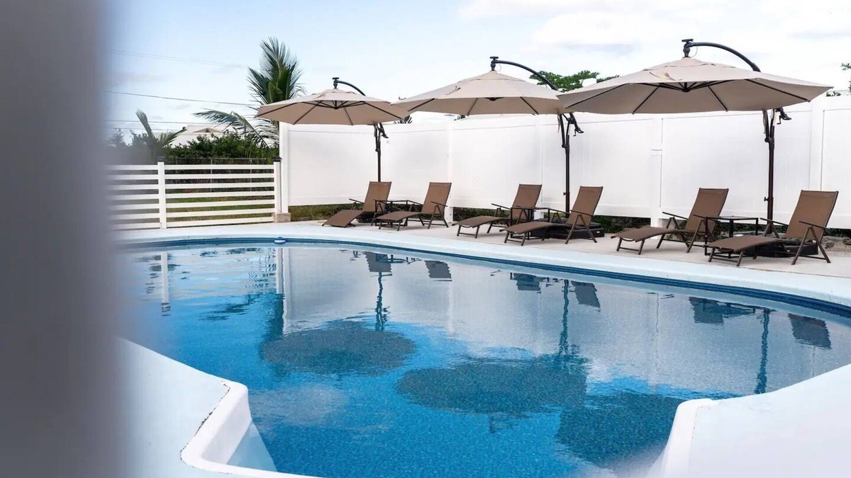 Hilo House | Hilo Villa with pool - 16 guests max