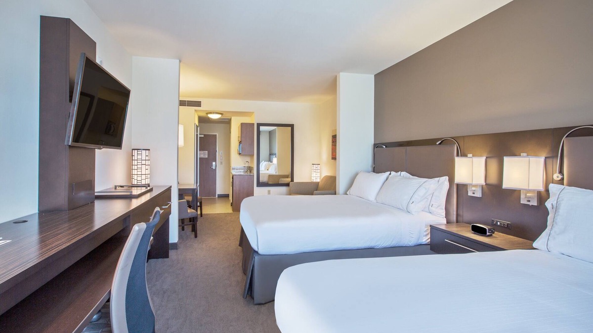 Historic Kailua Village Hotel | Holiday Inn Express Hotel & Suites Kailua-Kona by IHG