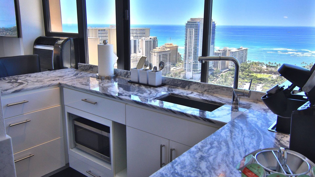 Waikiki Hotel | Holiday Inn Express Waikiki by IHG