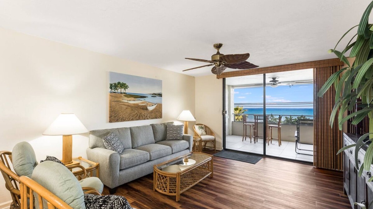 Kailua-Kona Condo | HOLUALOA BAY VILLAS#105: REMODELED, SPACIOUS, OCEAN VIEWS, AIR CONDITIONING!
