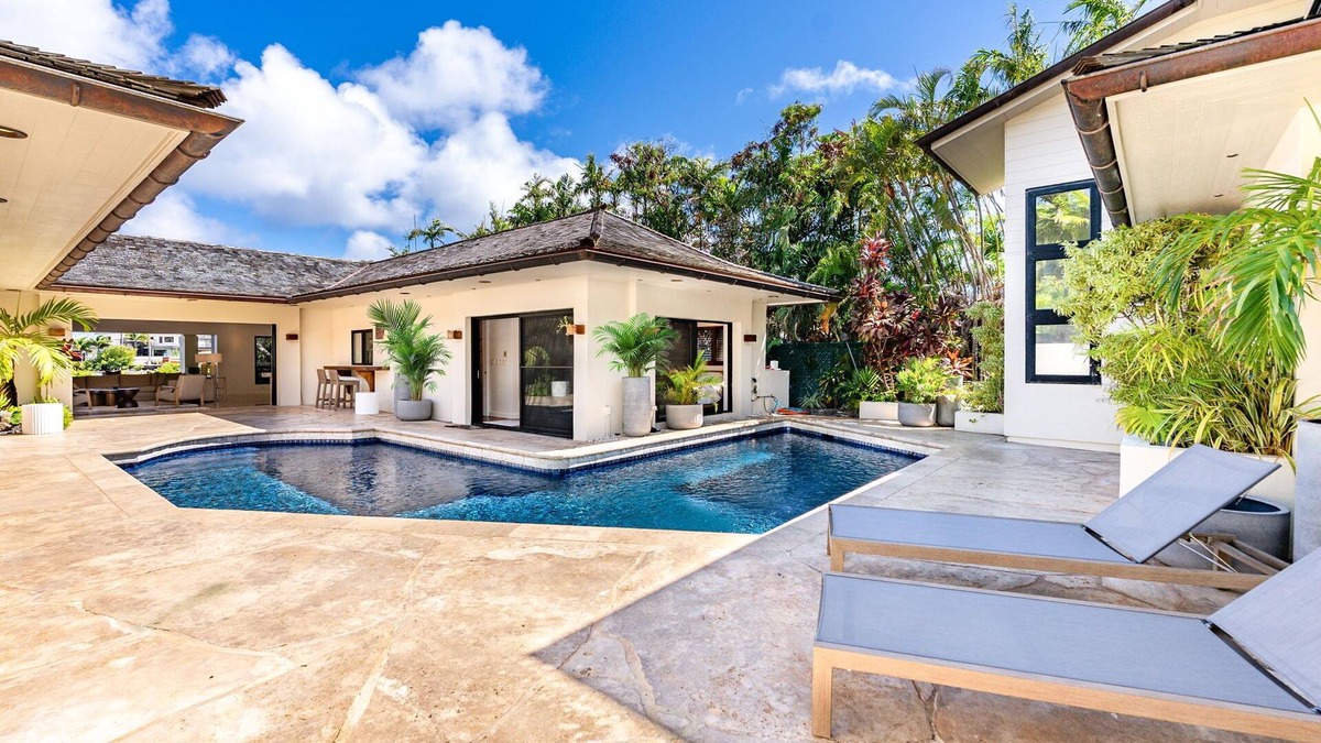 Eastern Honolulu House | Honolulu Lagoonfront Villa by Gather | Private Pool Villa Near Waikiki & Diamond