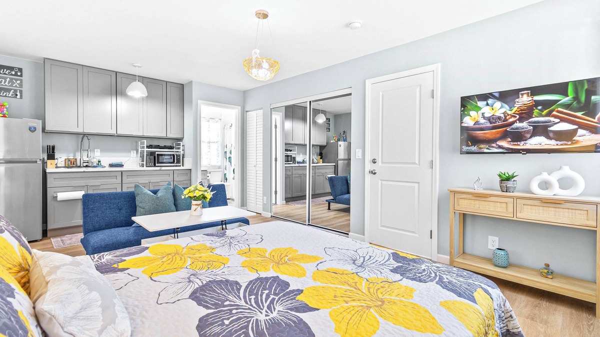 McCully - Moiliili House | Honolulu Studio City Vibez