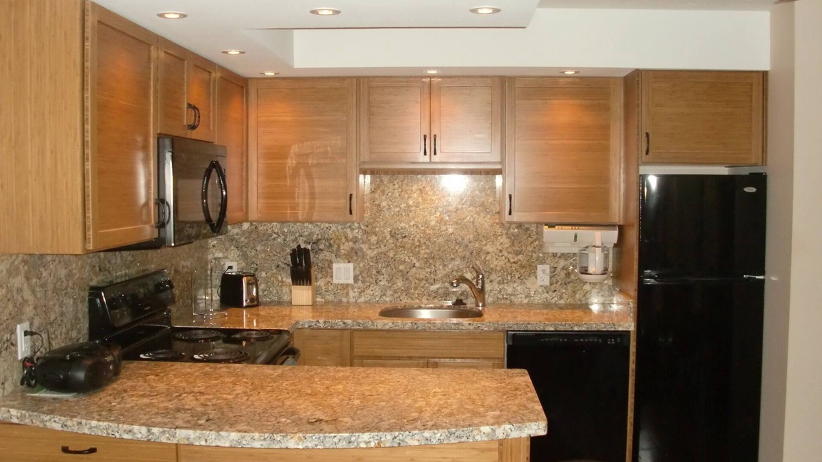 Kihei Condo | Hotel Zoned! Steps to the Beach, Dining and Shopping! Summer Specials! Inquire