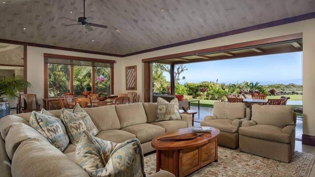 Kaupulehu House | Hualalai Pakui Pua Estate on the 14th Green.