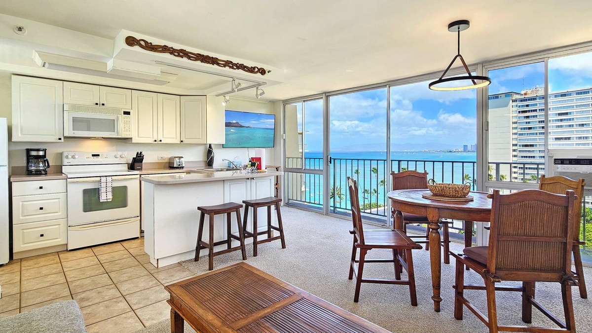 Diamond Head - Kapahulu - St. Louis Apartment | Idyllic Ocean Views from 12th floor 1 Bedroom Suite with Full Kitchen
