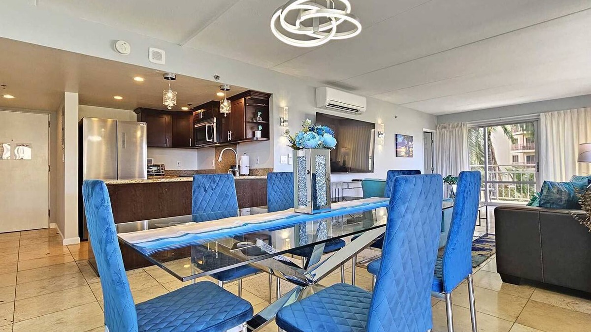 Waikiki Condo | Ilikai 426 2 Bedroom Ocean/Pool Views - 1 K, 2 Full and 2 Q Sofa Beds