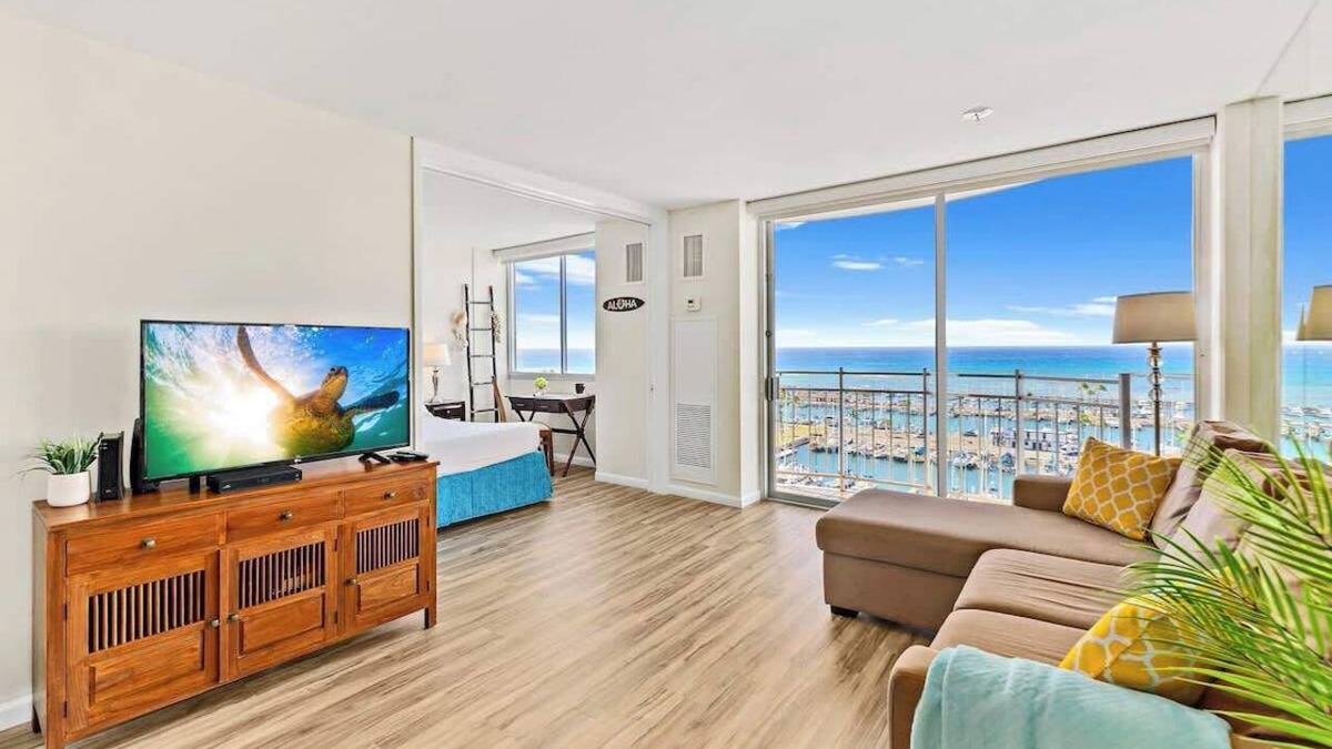Waikiki Condo | Ilikai condo w/ocean view & beach access