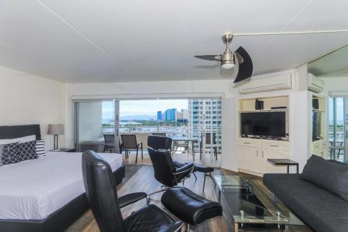 Waikiki House | Ilikai Tower 1033