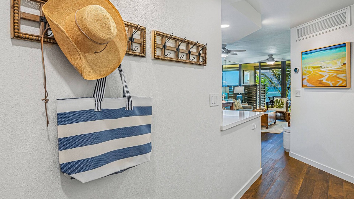 Maalaea Condo | IMPECCABLE! LUXURY GROUND FLOOR DIRECT OCEANFRONT. 50' TO THE TURTLE SANCUARY!