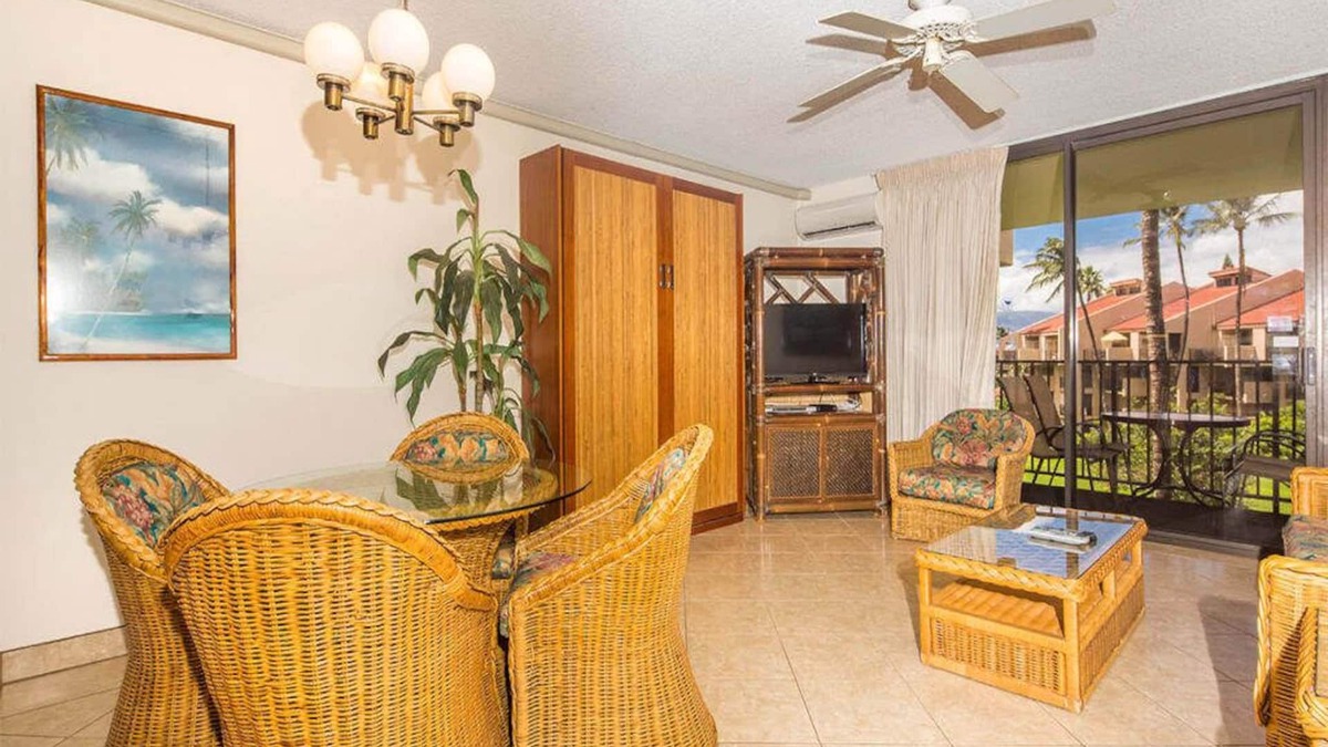 Kihei Condo | Island Energy in Suite w/Lanai, Washer/Dryer, WiFi, Kitchen–Kamaole Sands 7302