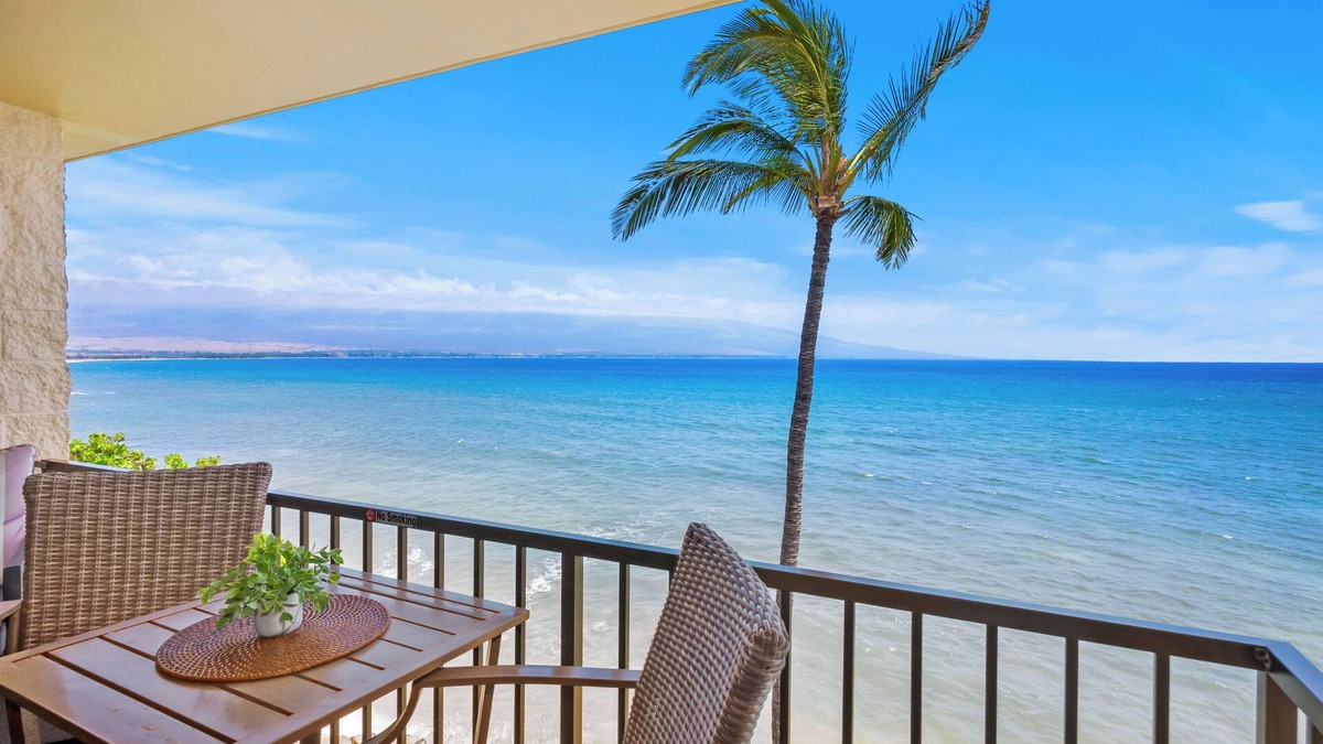 Maalaea Condo | ISLAND GEM - Oceanfront Top Floor 2 Bed/Bath En Suite Style