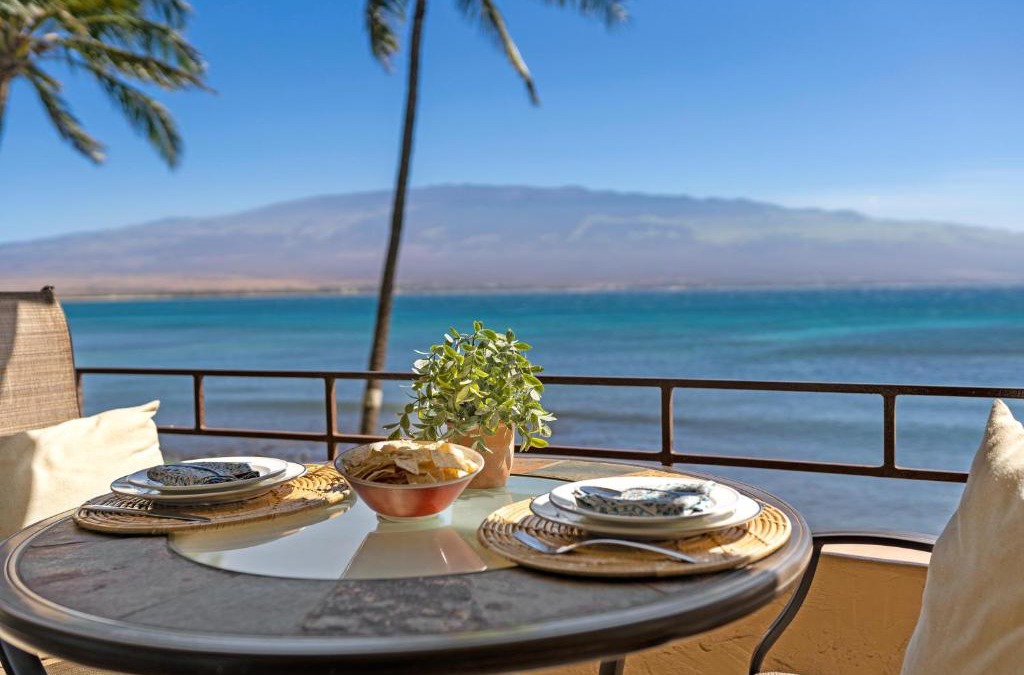 Maalaea House | Island Sands 210 · IS 210 OceanFront Condo Expansive Ocean Views