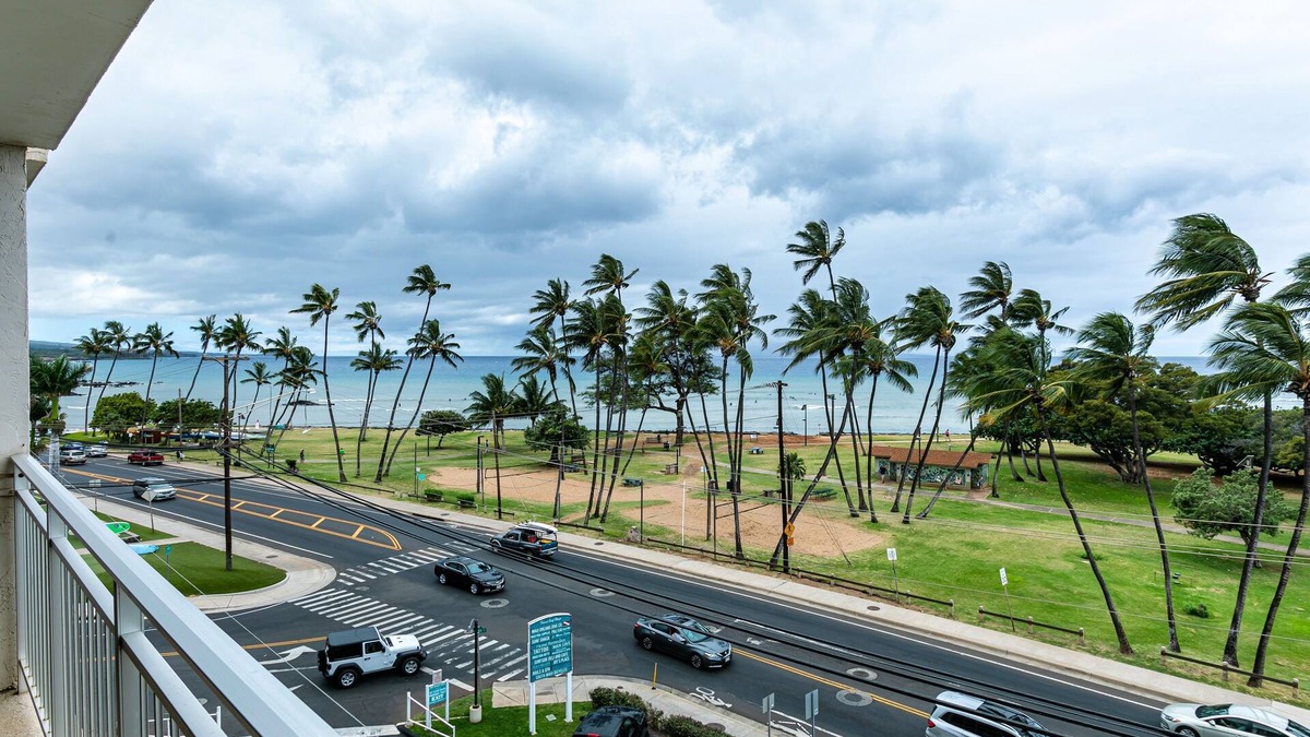Kihei Condo | Island Surf #502 Great Location, Ocean View, Across from Kalama Park, A/C