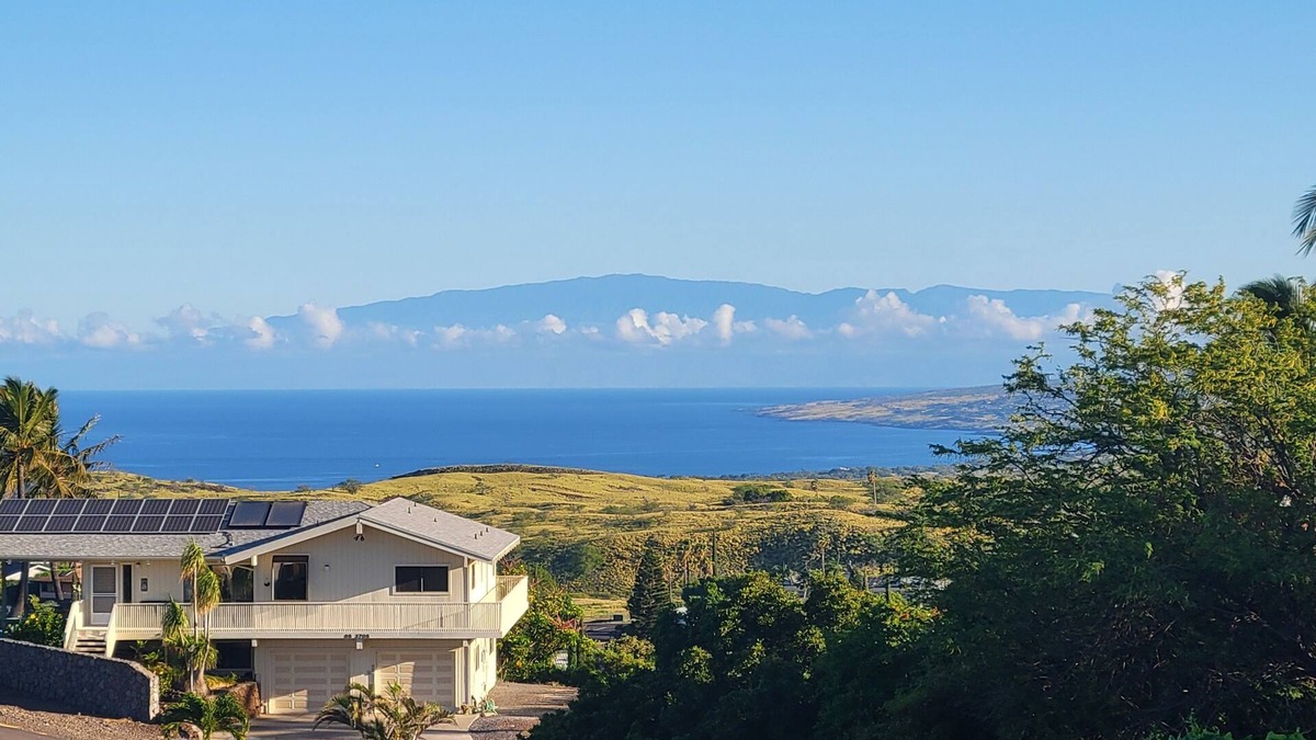 Francolin Place House | Island Views Hale, Panoramic Ocean & Sunset Views 4BR/3BA Sleeps 10, Pool Access
