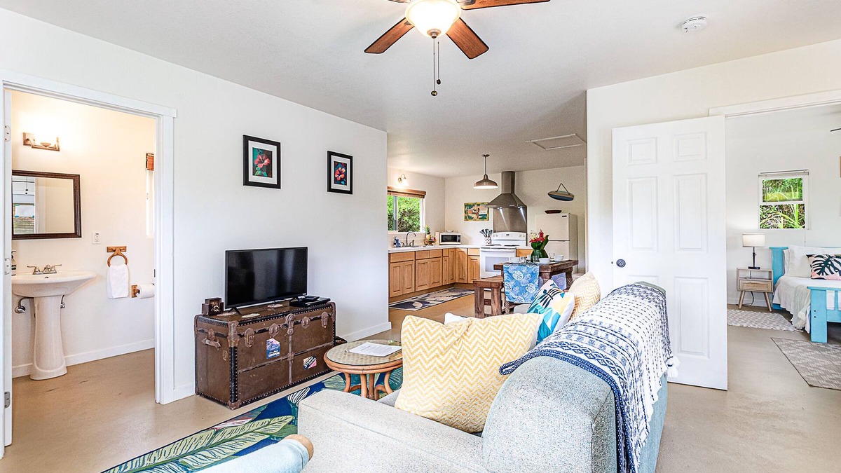 Keaau Cabin | Jungle Bungalow - A lovely space to stay for island fun!