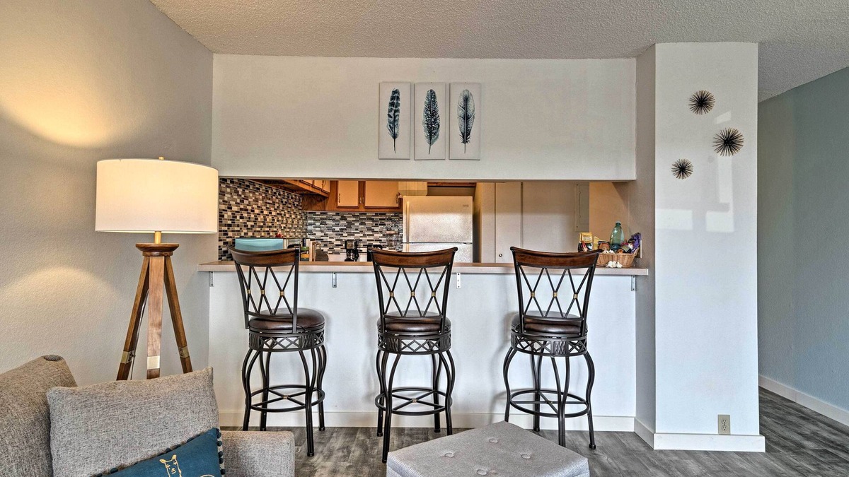 Historic Kailua Village Apartment | Kailua-kona Condo w/Lanai, Walk to Beach + Pier!