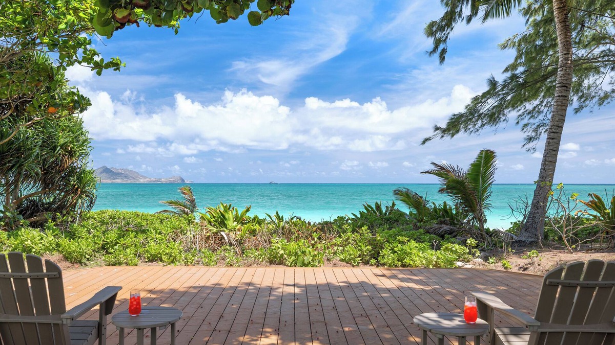 Kailua House | Kailuana Beachfront Estate - 5 bedroom Beachfront center of Kailua Bay