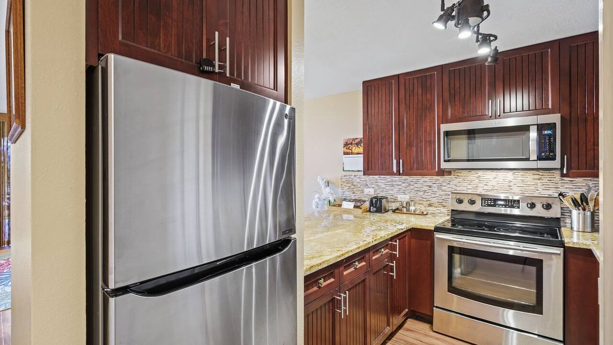 Kihei Condo | Kamaole Sands 10-307, Ocean View, Large Lanai, Twin Murphy Beds, Split-AC, Wi-Fi