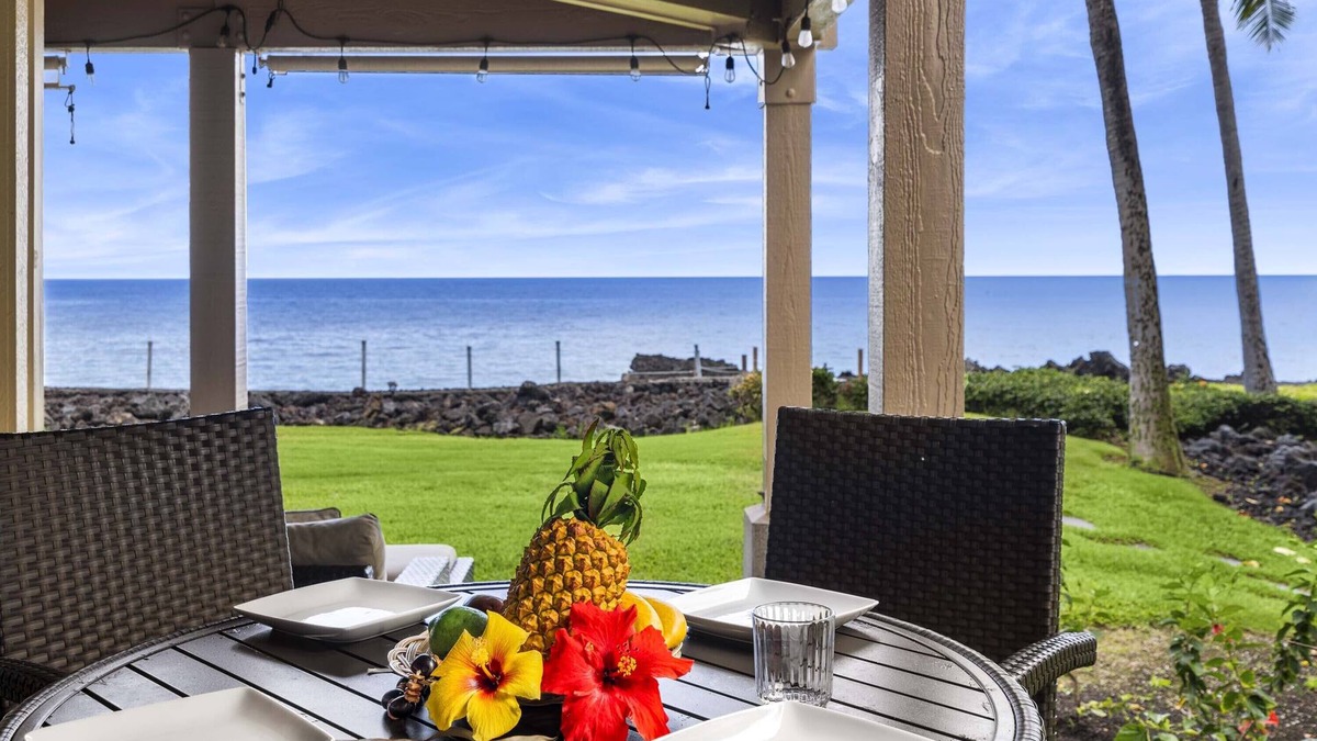 Kahaluu-Keauhou Condo | Keauhou Kona Surf & Racquet 2101: Oceanfront Condo Near Kahalu'u Snorkel Beach
