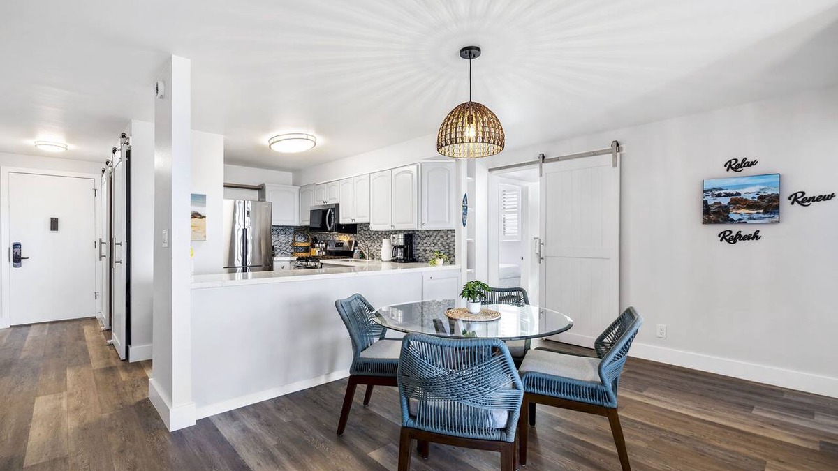 Kihei Condo | Kihei Akahi D-515: Newly Renovated Ocean View, No Carpet, 3 Zone Split AC, Wi-Fi