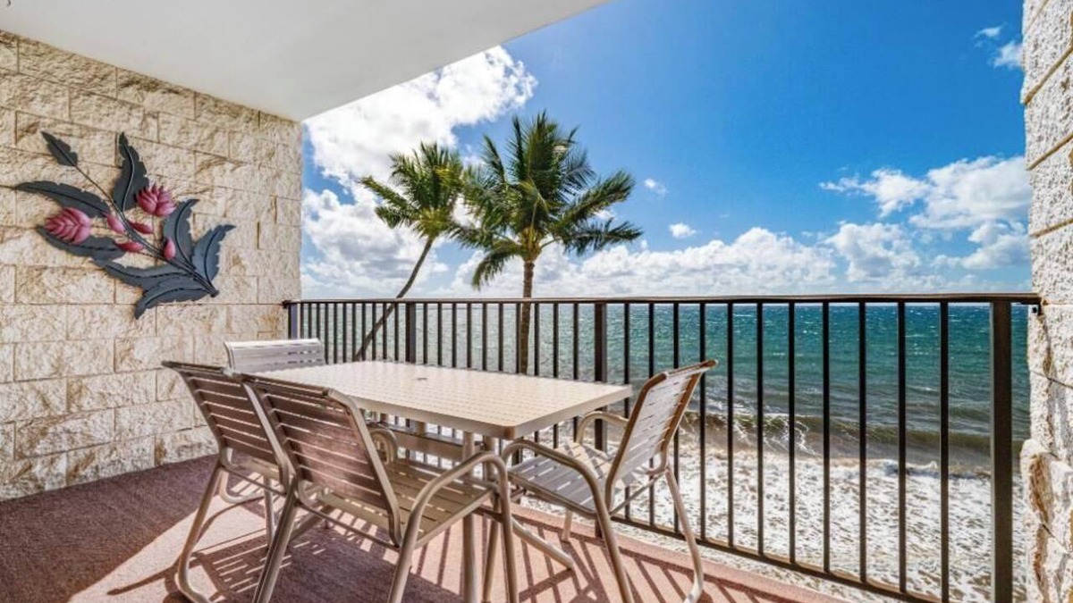 Kihei Condo | Kihei Beach #409 – Immersive Views and Tranquil Escape