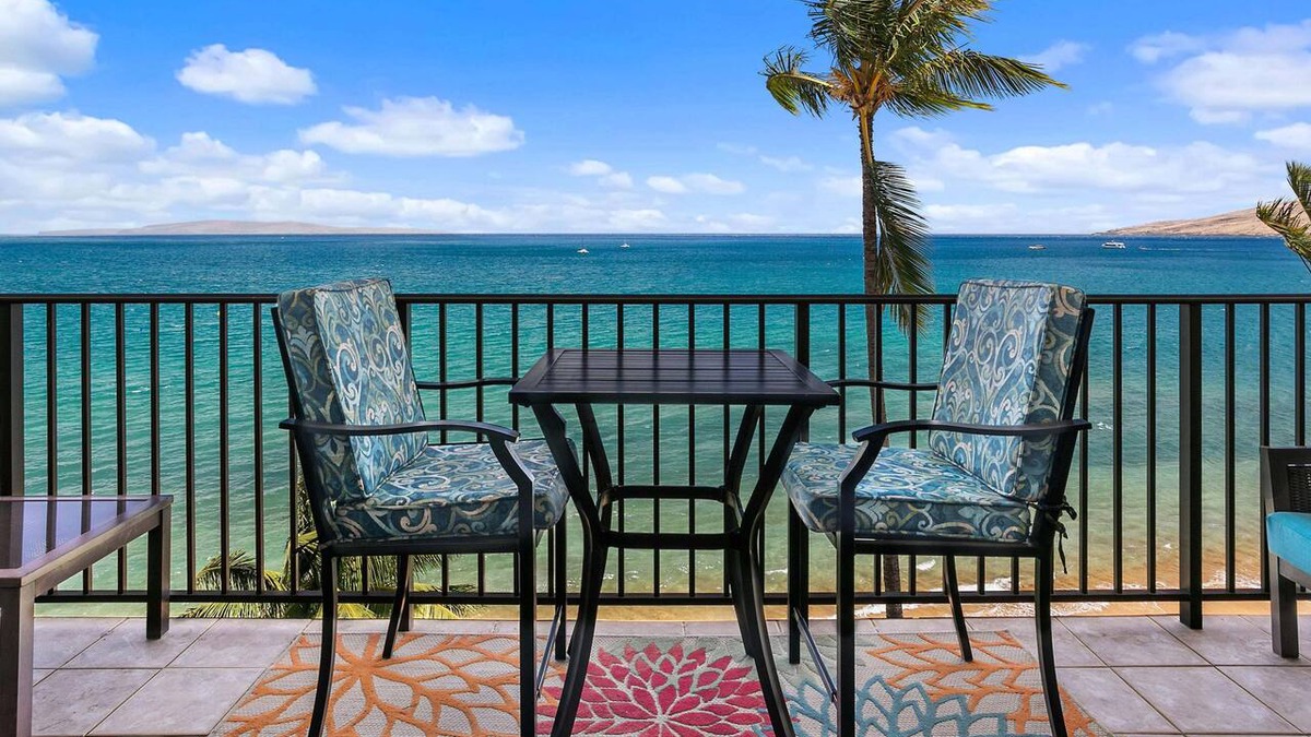 Kihei Condo | Kihei Beach 606 - Direct Ocean Front, Breathtaking Top Floor Views, Central AC!
