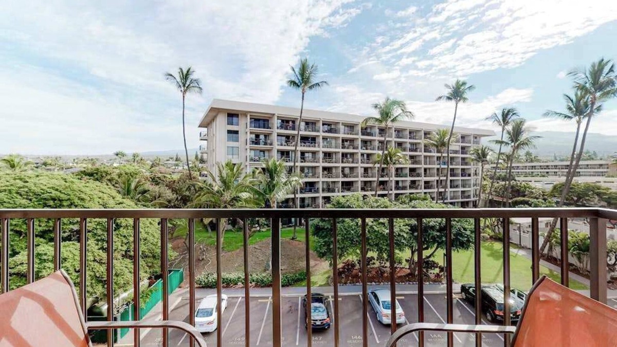 Kihei Apartment | Kihei Studio with Shared Grill & W/D - Snorkel, Surf & Swim