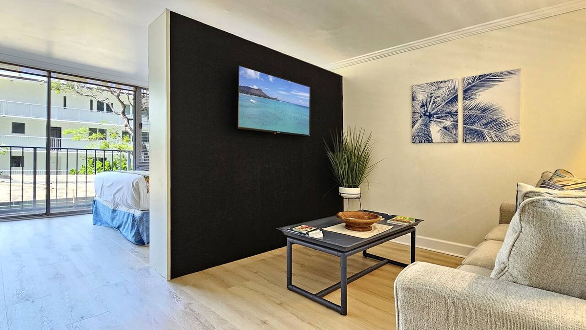 Diamond Head - Kapahulu - St. Louis Apartment | King Bed Diamond Head Beach Hotel Studio Apt.
