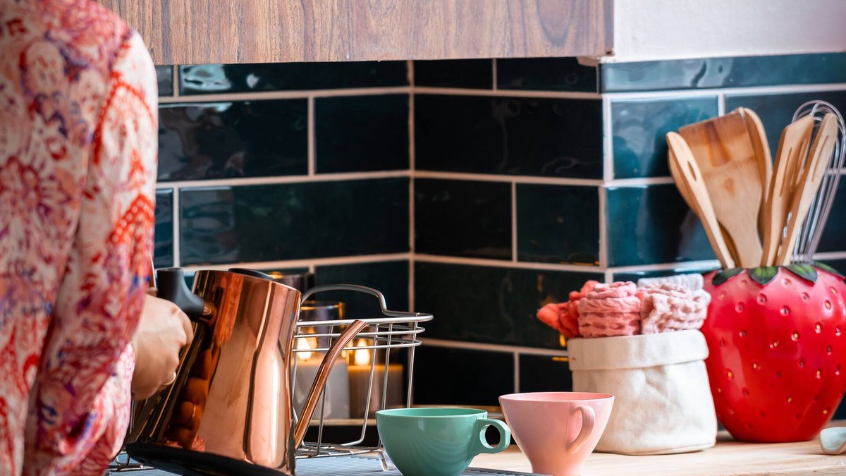 Waikiki Condo | King Bed Suite Luxury Row Waikiki Retreat