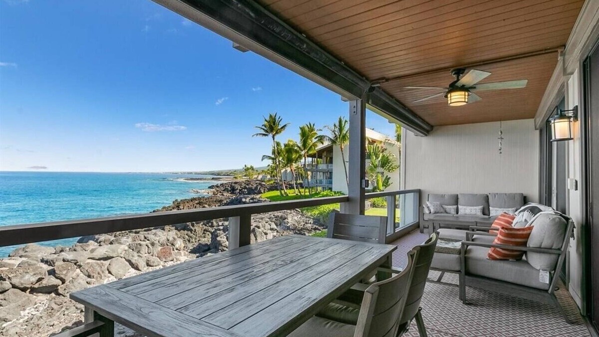 Kahaluu Bay Condo | KKSR5203 DIRECT OCEANFRONT, 2ND FLOOR, SPECTACULAR REMODEL, ONE OF THE BEST!