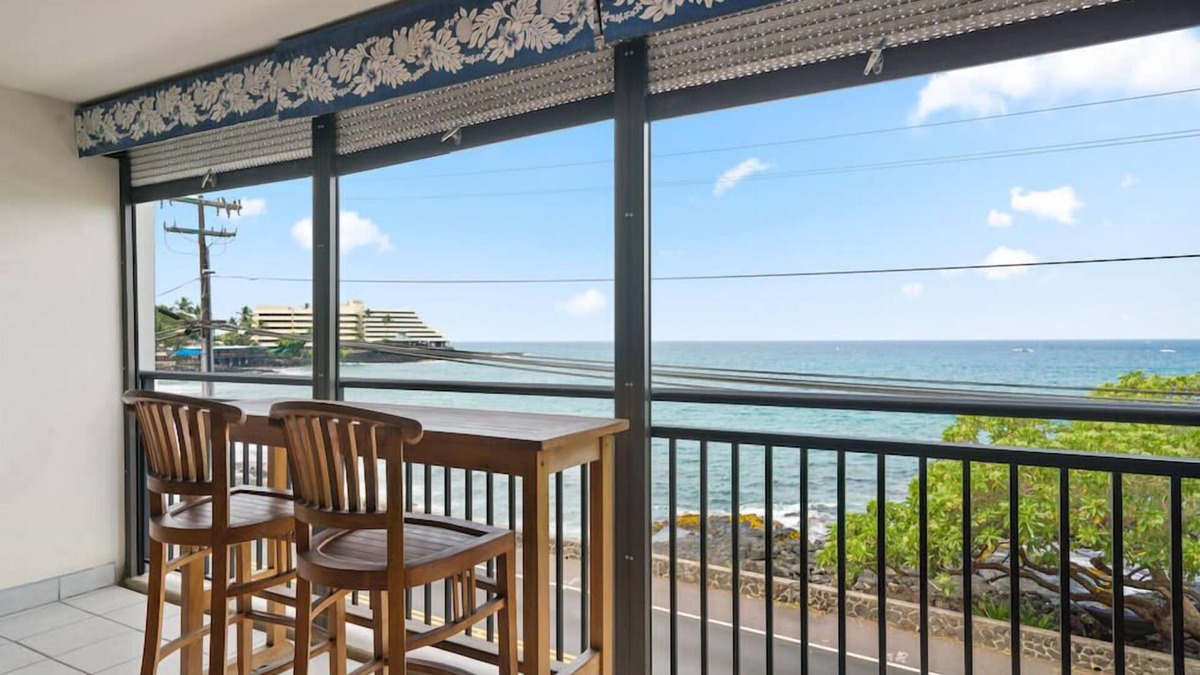 Historic Kailua Village Condo | Kona Alii Oceanview Pool Shops & Restaurants