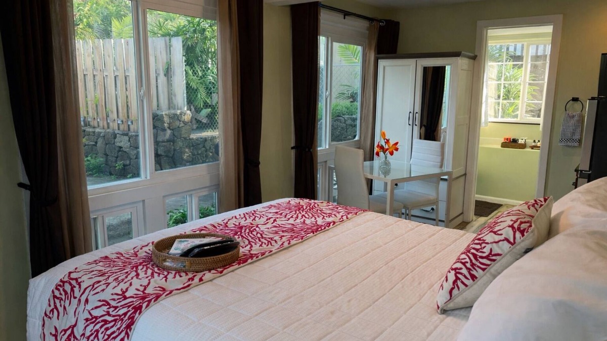 Historic Kailua Village Apartment | Kona Nook - Cozy Studio with Island Warmth