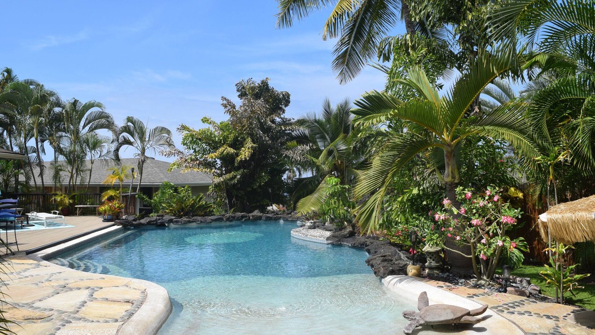 Kailua-Kona House | Kona Oasis: Private Backyard & Beach-Entry Pool