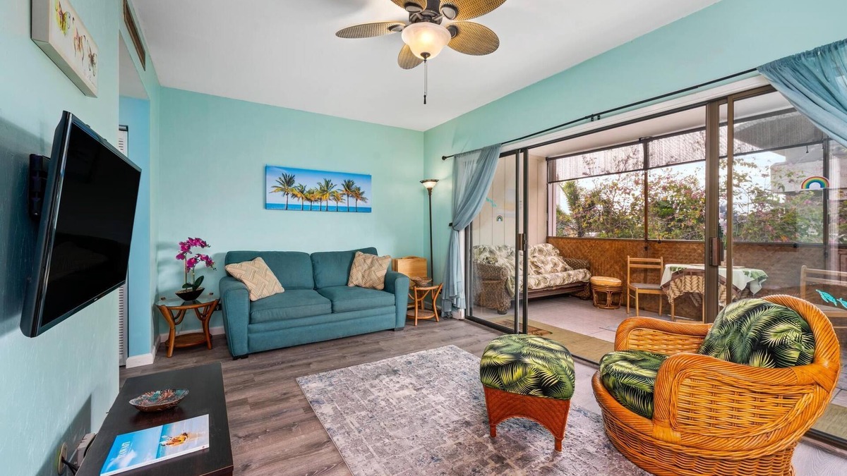 Historic Kailua Village Condo | Kona Plaza #220: Hawaiian Charm, Central Location!