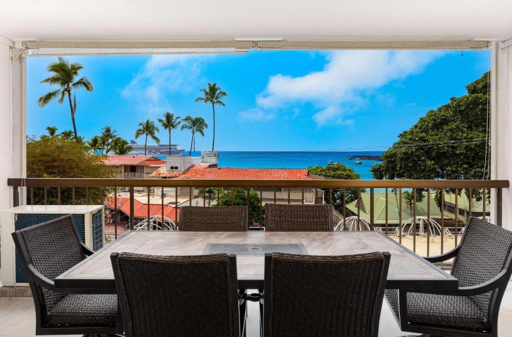 Historic Kailua Village House | Kona Plaza#302: Third Floor, Ocean View, AC!