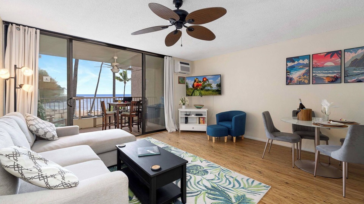 Historic Kailua Village Condo | Kona Reef: B-15: Direct Beachfront, Pool/Hot Tub, Air Conditioning, Elevators