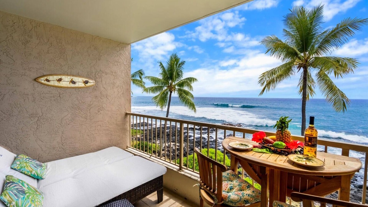 Historic Kailua Village Condo | KONA REEF D-26: DIRECT OCEANFRONT, REMODELED, AIR CONDITIONING, ELEVATORS!