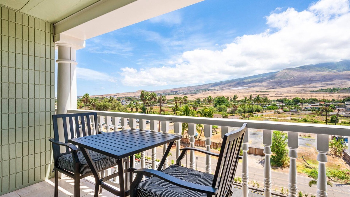 Historic Lahaina Front Street Apartment | Lahaina Shores 520 – Beach Access & Sunset Views