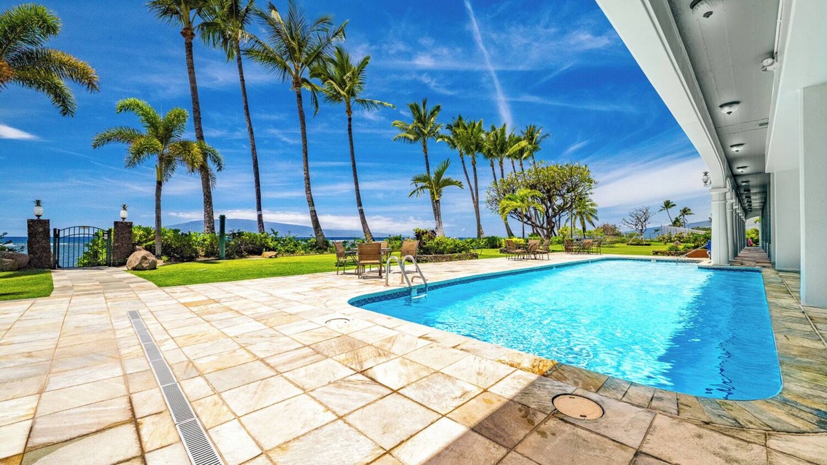 Historic Lahaina Front Street Apartment | Lahaina Shores Front St Oceanfront Resort | Pool, Hot Tub, Beachfront, Sleeps 4