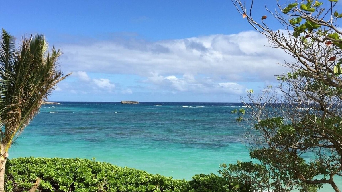 Laie House | Laie Palms/Oahu - Beachfront 3BR/2BA + Studio/1 BA Home