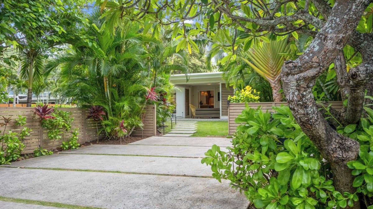 Lanikai House | Lanikai Monthly Home, Private Guest Suite, 2 Parking, and Walk to Beach