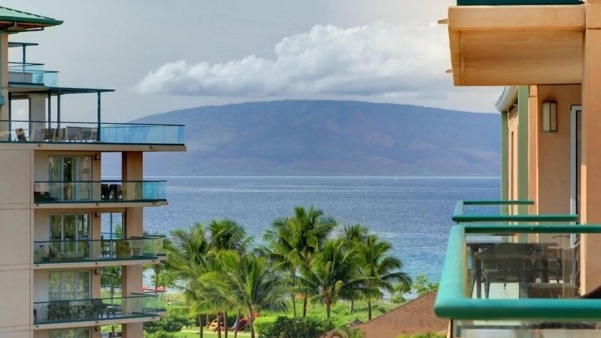 Honokowai Condo | Large 1 Bdrm plus Den- Cold AC-Resort Pools-Most Desired-Ocean views-Sleeps 6