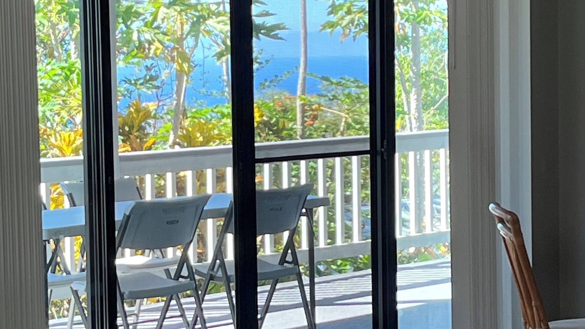 Kalaoa House | Large 3/2 House in Kailua-Kona with ALL New Furnishings and Yard Above Airport